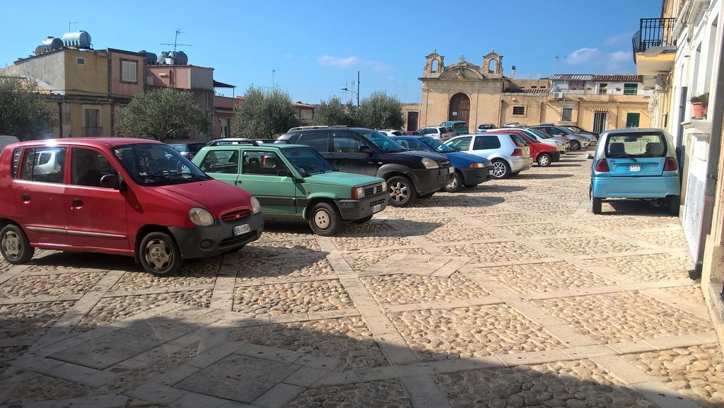 Le Tre Rose Di Maria Bed & Breakfast Noto Exterior photo