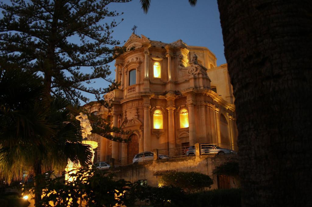 Le Tre Rose Di Maria Bed & Breakfast Noto Exterior photo