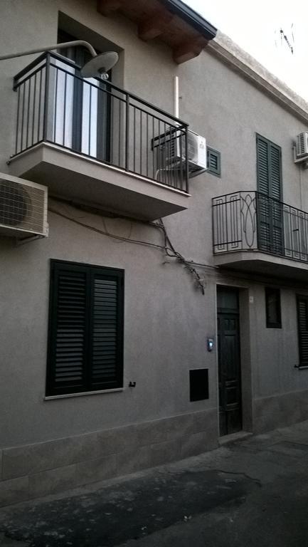 Le Tre Rose Di Maria Bed & Breakfast Noto Exterior photo